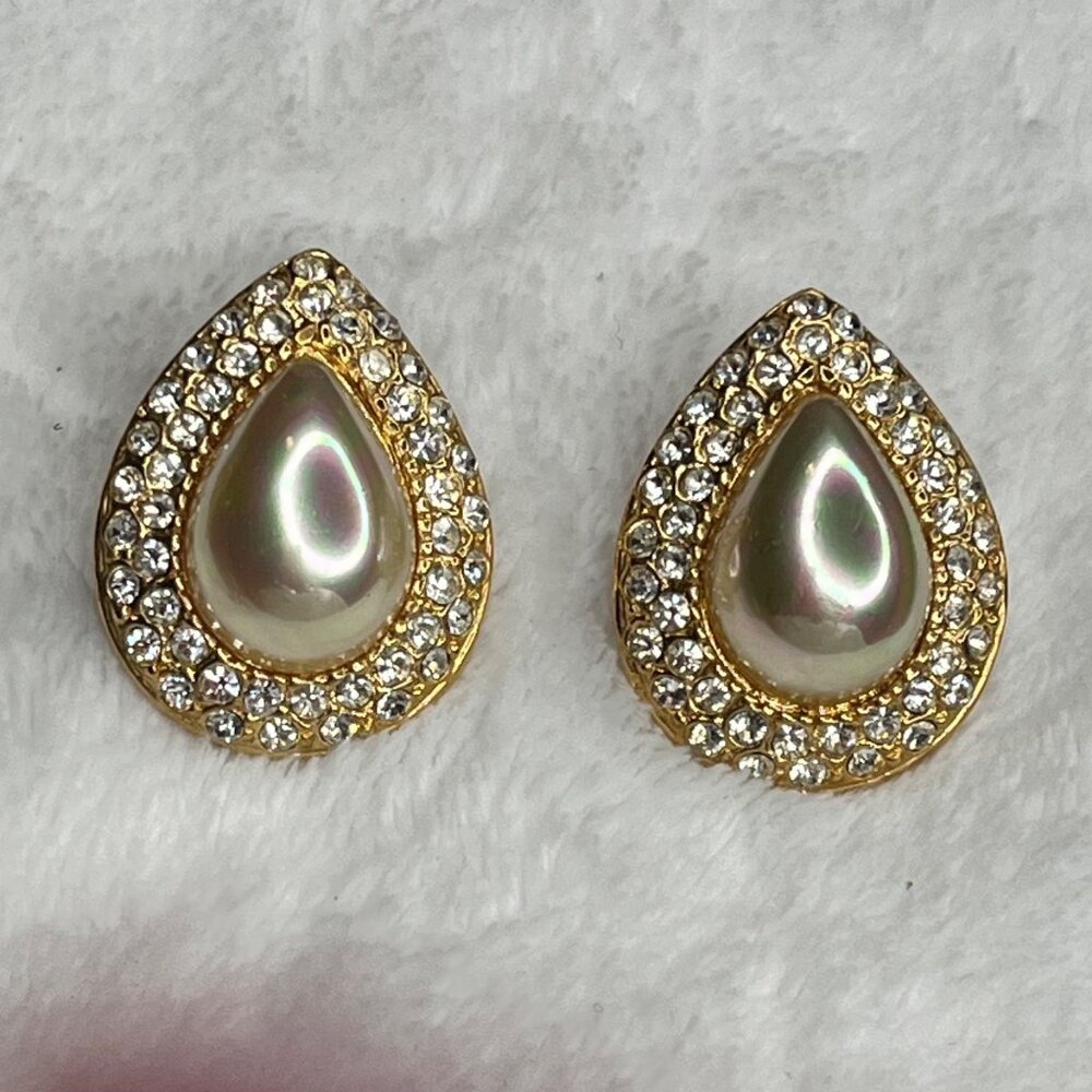 Vintage Roman Gold Tone And Clear Rhinestone Teardrop Shaped Earrings beautiful
